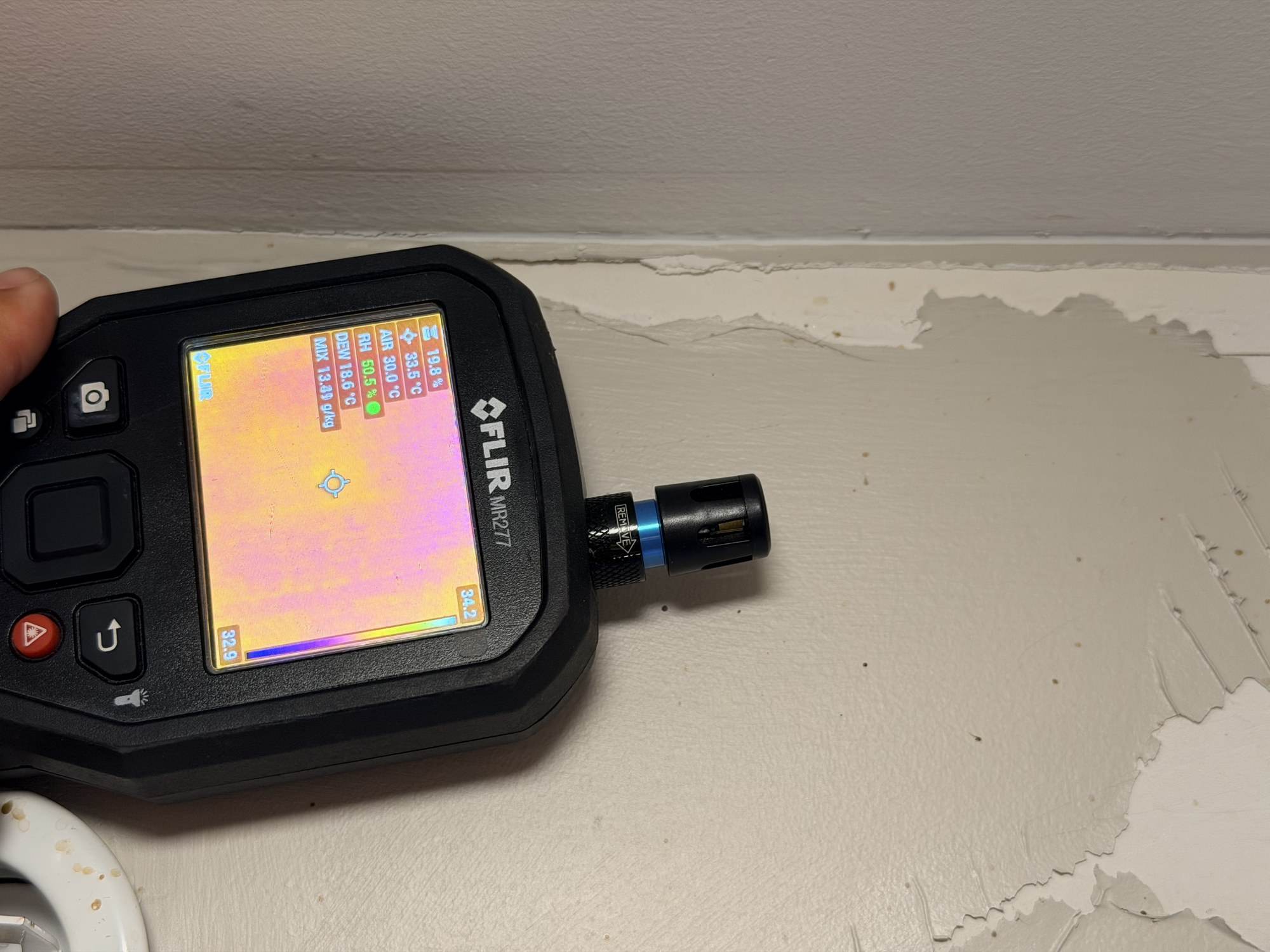 Thermal image of an exterior wall during a moisture investigation
